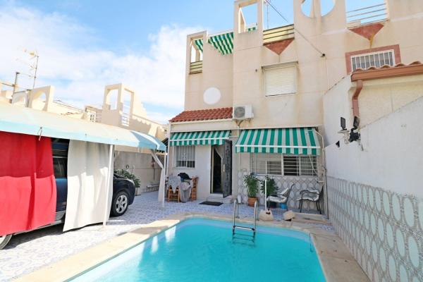 Chalet adosado en Avenida de las Gaviotas, La Siesta - El Salado - Torreta, Torrevieja thumbnail 1