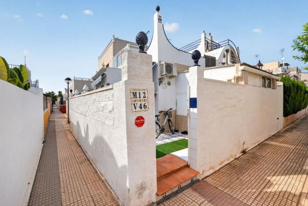 Chalet adosado en Calle Joaquín García Sánchez s/n, La Siesta - El Salado - Torreta, Torrevieja thumbnail 1