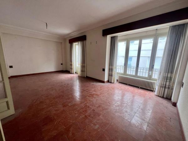 Продажа квартиры на Piso en Calle Bisbe Tormo, 12, Centro, Elche / Elx, Эльче / Эльх
thumbnail 1