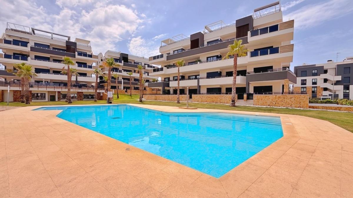 Venta de piso en Piso en Calle Lagos de Covadonga, Zona Lago - Los Almendros, Orihuela, Orihuela
photo 1