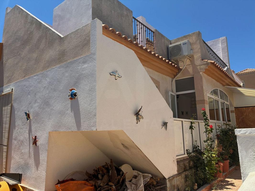 Sprzedaż niezależnego domku jednorodzinnego w Casa o chalet en Playa Flamenca, Orihuela, Orihuela photo 2