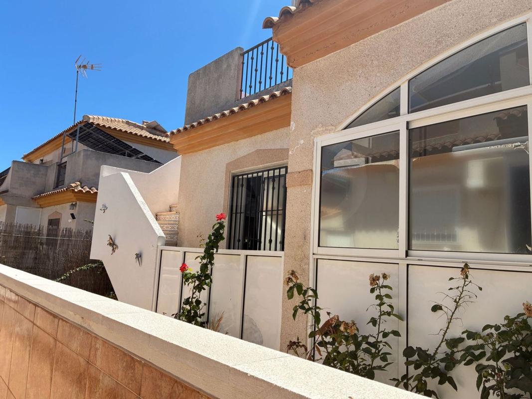 Sprzedaż niezależnego domku jednorodzinnego w Casa o chalet en Playa Flamenca, Orihuela, Orihuela photo 3