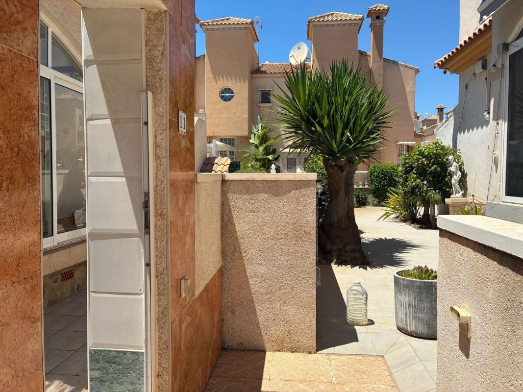 Sprzedaż niezależnego domku jednorodzinnego w Casa o chalet en Playa Flamenca, Orihuela, Orihuela photo 4