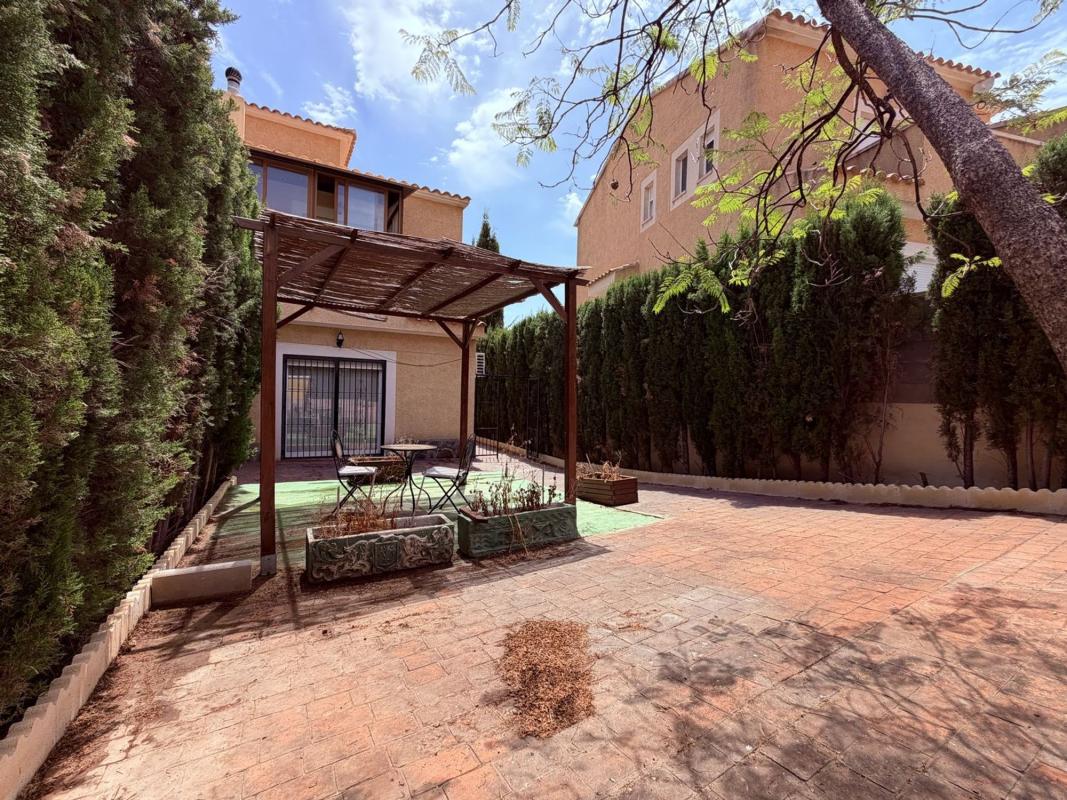 Продажа отдельного шале в  Chalet pareado en Calle les Oliveres, Aigües, Айгёс photo 2