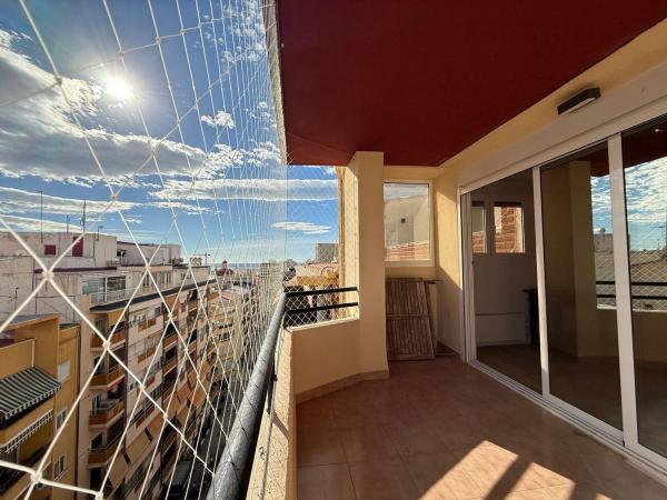 Venta de piso en Piso en Calle de Ángel Lozano, Centro Tradicional, Alicante / Alacant, Alicante / Alacant
thumbnail 1