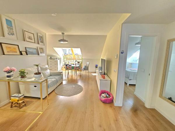Venta de piso en Piso en Calle Antonio Sedeño Cantos, Zona Puerto Deportivo, Fuengirola, Fuengirola
photo 1