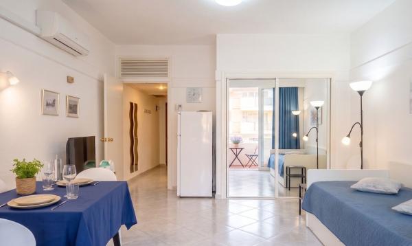 Квартира на продажу в Estudio en Calle Martínez Catena, 6, Zona Puerto Deportivo, Fuengirola, Фуэнхирола photo 3