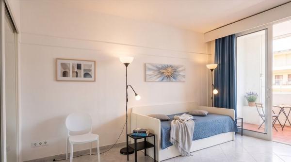 Квартира на продажу в Estudio en Calle Martínez Catena, 6, Zona Puerto Deportivo, Fuengirola, Фуэнхирола photo 4