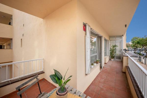 Venta de piso en Piso en Avenida Ramón y Cajal, 36, Zona Puerto Deportivo, Fuengirola, Fuengirola
 photo 2