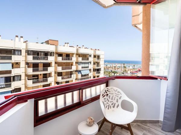 Venta de piso en Piso en Calle Martínez Catena, Zona Puerto Deportivo, Fuengirola, Fuengirola
photo 1