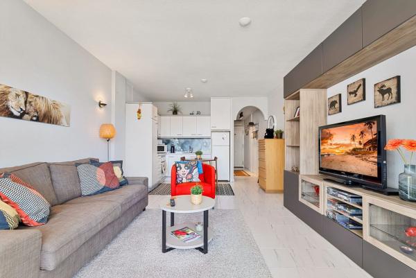 Sale of flat in Piso en Calle las Viñas s/n, Los Pacos, Fuengirola, Fuengirola
thumbnail 1
