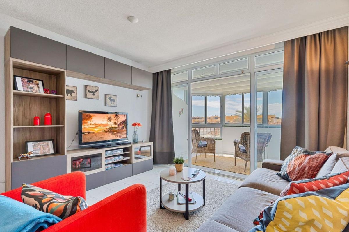 Sale of apartment in Piso en Camino de la Cantera, Los Pacos, Fuengirola, Fuengirola
photo 1