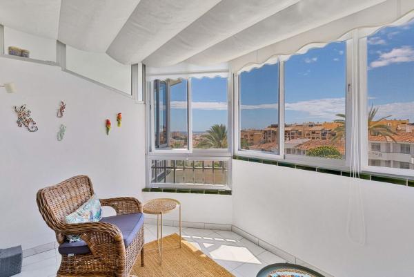 Sale of flat in Piso en Calle las Viñas, 56, Los Pacos, Fuengirola, Fuengirola
thumbnail 1