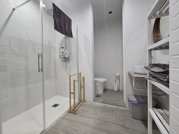 Venta de piso en Piso en Calle Martínez Catena, Zona Puerto Deportivo, Fuengirola, Fuengirola
thumbnail 3