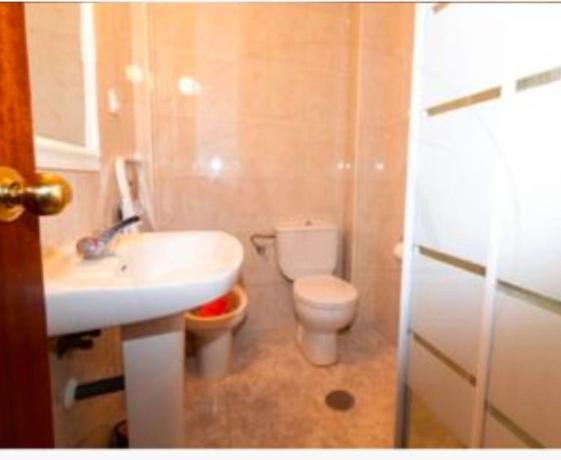 Venta de piso en Piso en Avenida Condes de San Isidro, 35, Zona Puerto Deportivo, Fuengirola, Fuengirola
thumbnail 2