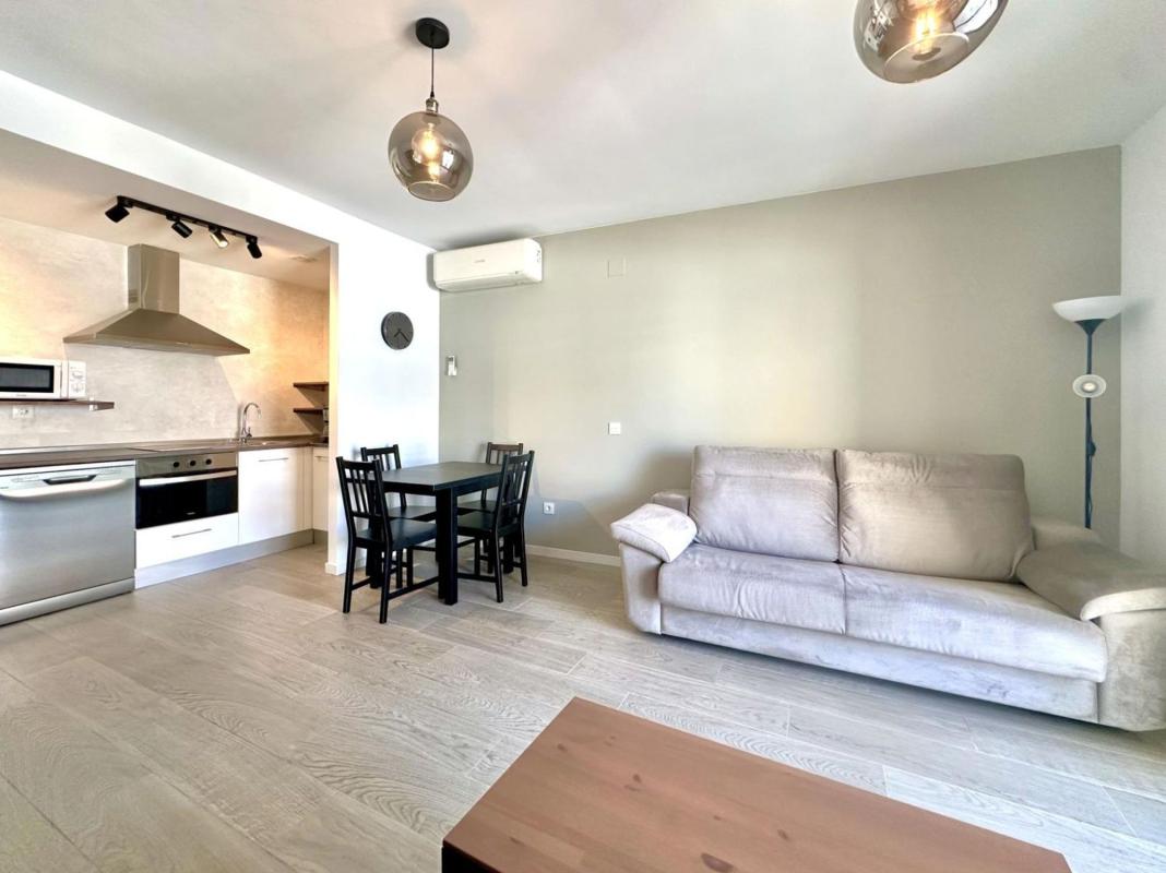 Venta de piso en Piso en Calle Salinas, 18, Playa de los Boliches, Fuengirola, Fuengirola
photo 1