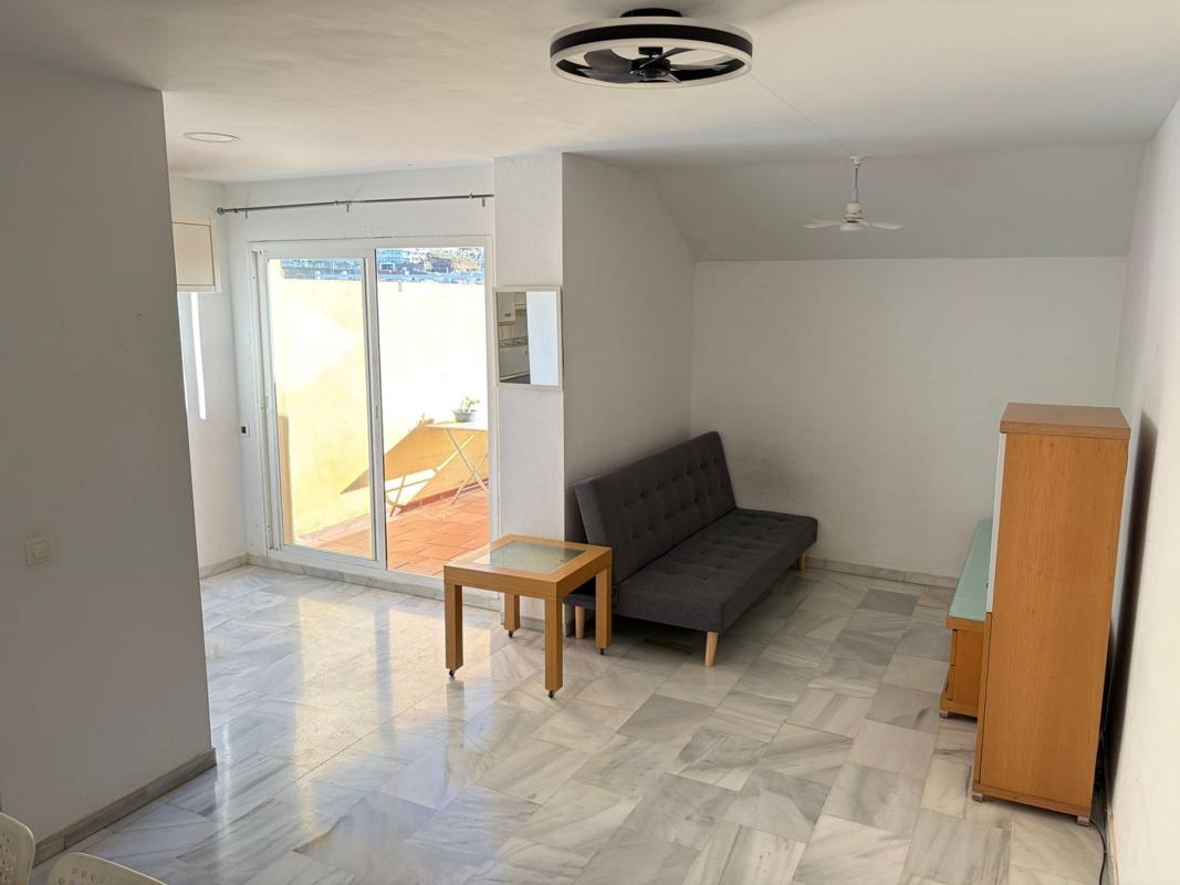 Продажа квартиры на Piso en CL Perdices Las, 4, Torreblanca del Sol, Fuengirola, Фуэнхирола
photo 1