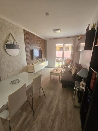 Venta de piso en Piso en Calle del Capitán, 1, Zona Puerto Deportivo, Fuengirola, Fuengirola
thumbnail 3