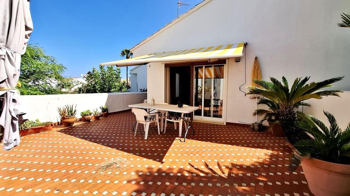Venta de chalet adosado en  Chalet adosado en Centro Urbano, Denia , Denia photo 3