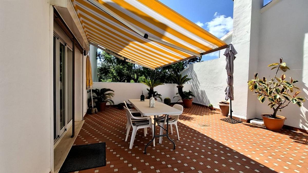 Venta de chalet adosado en  Chalet adosado en Centro Urbano, Denia , Denia photo 4