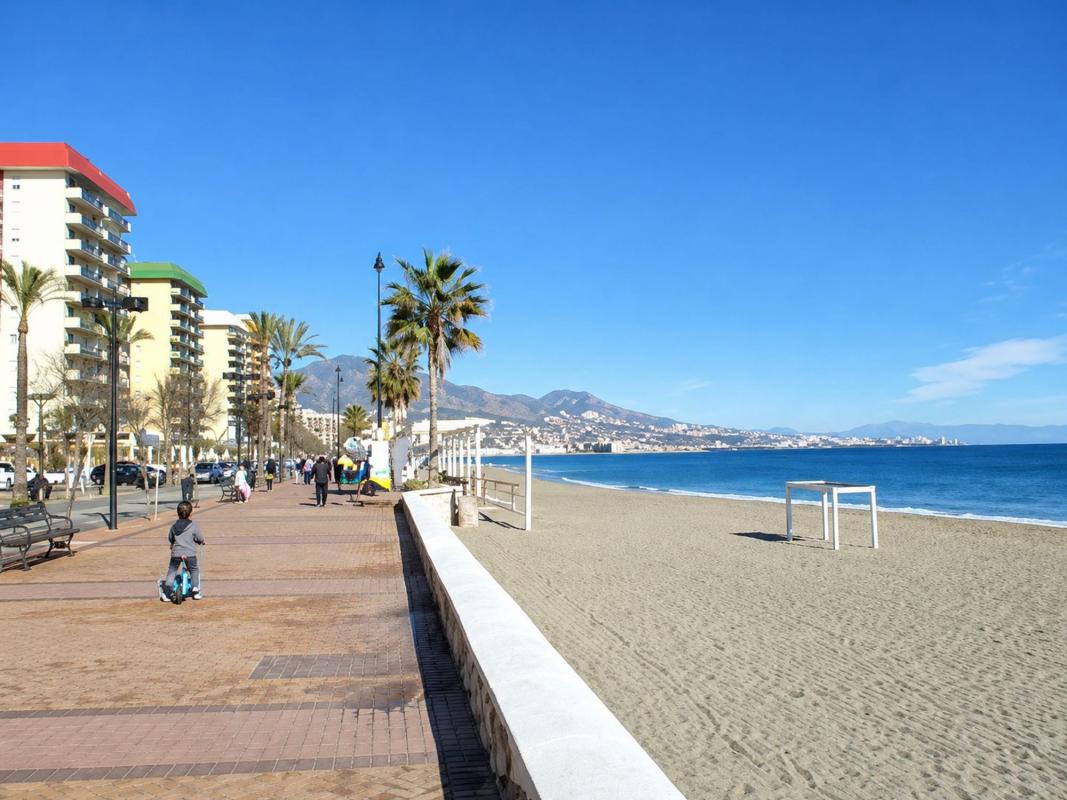 Venta de piso en Piso en Calle Salinas, Playa de los Boliches, Fuengirola, Fuengirola
photo 1