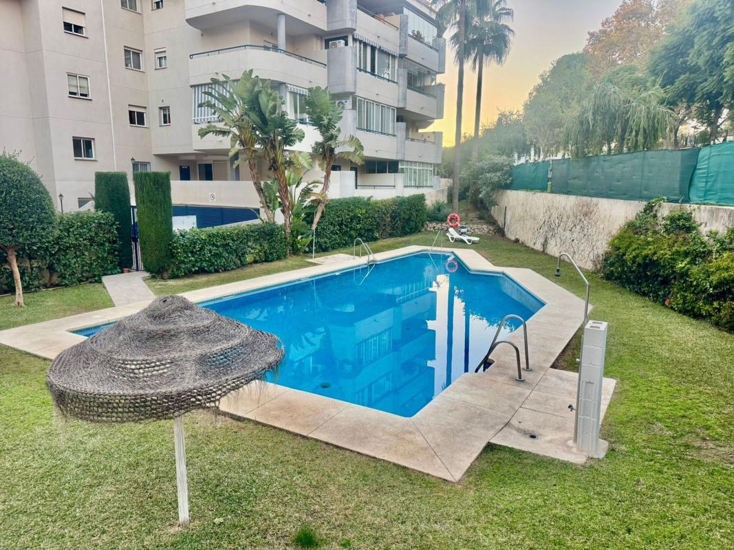 Venta de piso en Piso en Camino de la Cantera, Los Pacos, Fuengirola, Fuengirola
photo 2