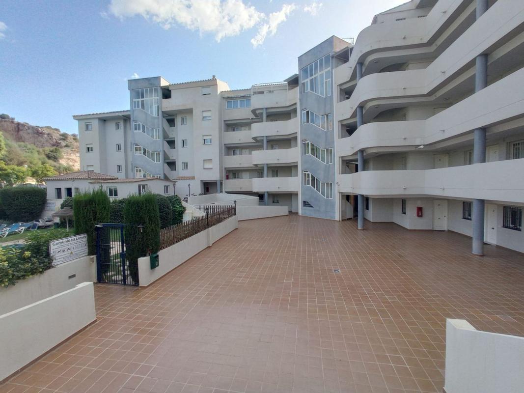 Venta de piso en Piso en Camino de la Cantera, Los Pacos, Fuengirola, Fuengirola
photo 3