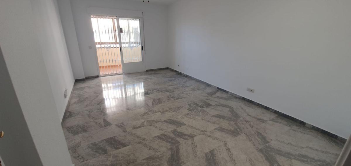 Продажа квартиры на Piso en Calle Molino De Viento, Centro Ciudad, Fuengirola, Фуэнхирола
photo 2