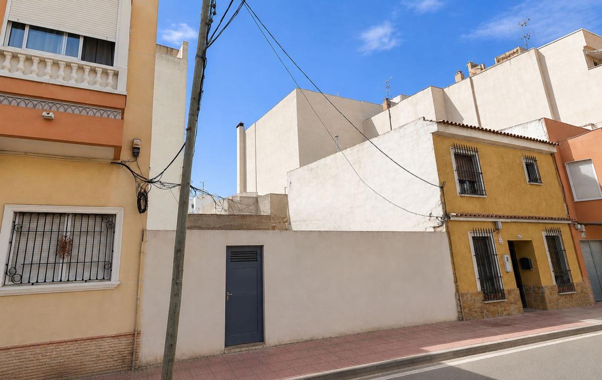 Działka na sprzedaż w Torrevieja, Alicante photo 1