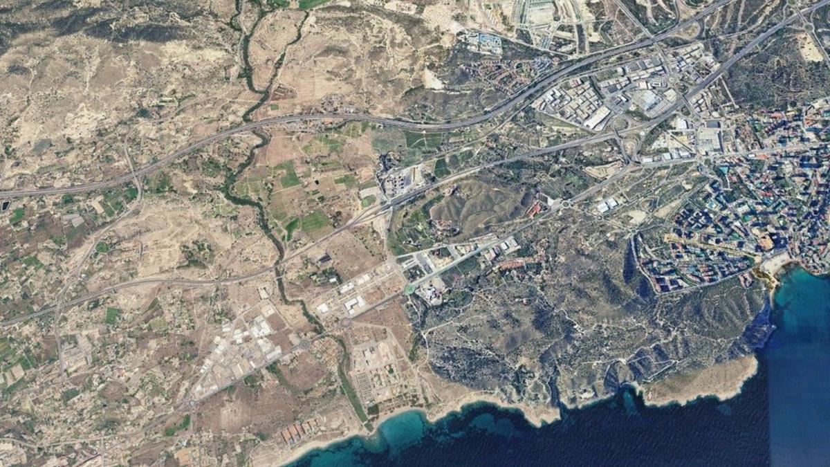 Terreno en venta en La Villajoyosa / Vila Joiosa, Alicante photo 3