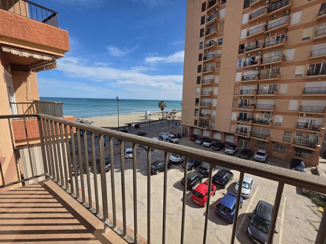 Venta de piso en Piso en Paseo Marítimo Rey de España, 8, Zona Puerto Deportivo, Fuengirola, Fuengirola
 photo 2