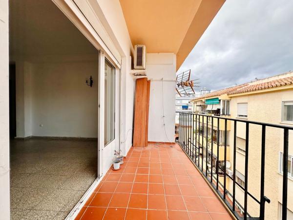 Venta de piso en Piso en Avenida Ramón y Cajal, 1, Zona Puerto Deportivo, Fuengirola, Fuengirola
 photo 2