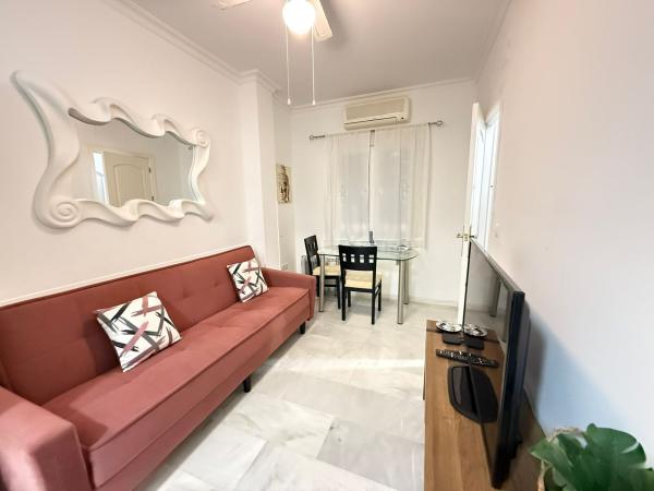 Venta de piso en Piso en Calle Troncón, Zona Puerto Deportivo, Fuengirola, Fuengirola
 photo 1