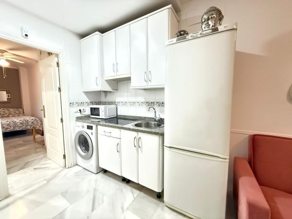 Venta de piso en Piso en Calle Troncón, Zona Puerto Deportivo, Fuengirola, Fuengirola
 photo 3