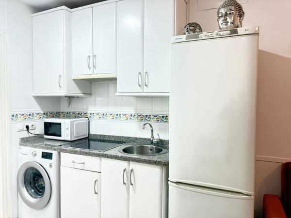Venta de piso en Piso en Calle Troncón, Zona Puerto Deportivo, Fuengirola, Fuengirola
 photo 4