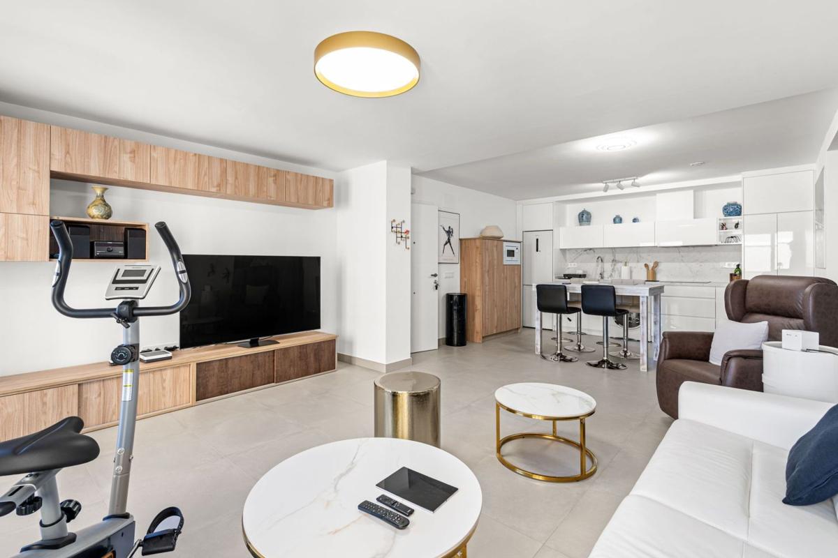 Venta de piso en Piso en Avenida de la Estación, 6, Zona Puerto Deportivo, Fuengirola, Fuengirola
 photo 3
