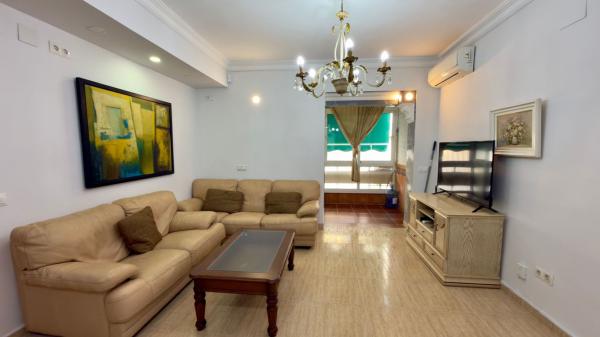 Продажа квартиры на Piso en Avenida Condes de San Isidro, Zona Puerto Deportivo, Fuengirola, Фуэнхирола
 photo 1