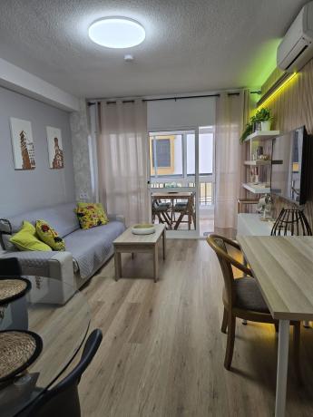 Venta de piso en Piso en Paseo Marítimo Rey de España, Zona Puerto Deportivo, Fuengirola, Fuengirola
photo 1