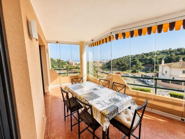 Venta de piso en Piso en Calle Maria de las Mercedes, Los Pacos, Fuengirola, Fuengirola
photo 1