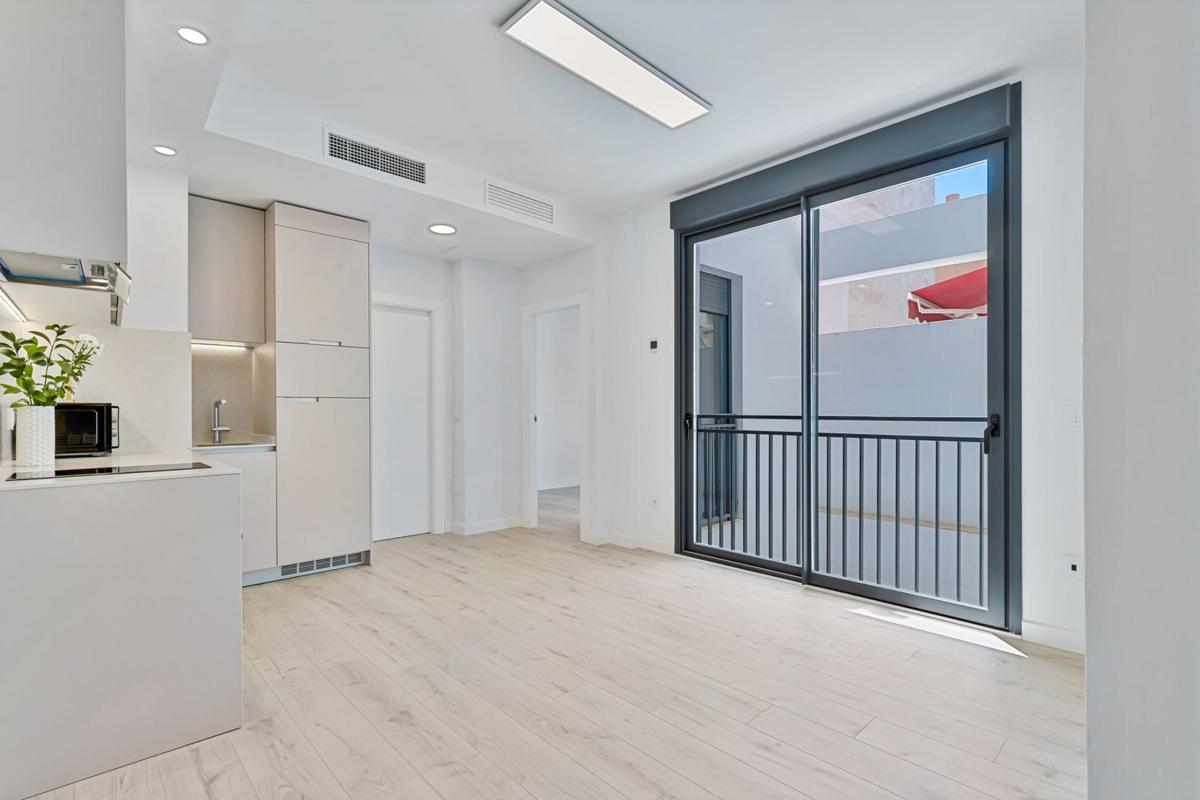 Venta de piso en Piso en Calle medina, Zona Puerto Deportivo, Fuengirola, Fuengirola
 photo 3