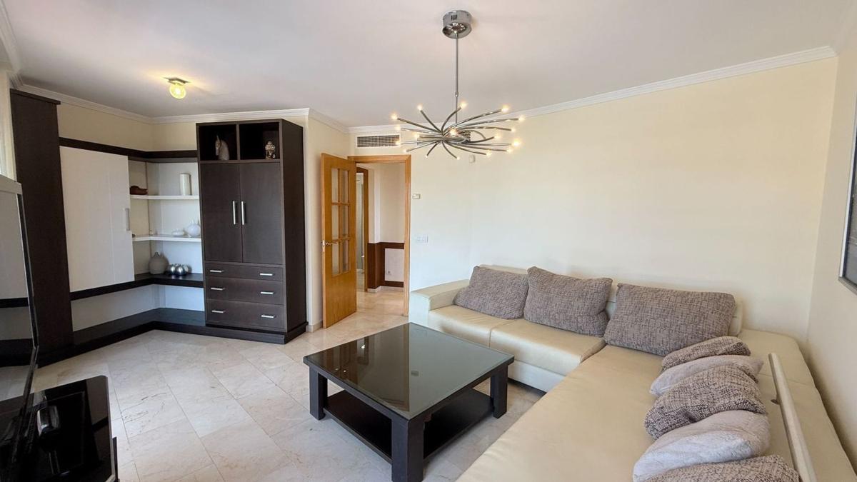 Sale of apartment in Piso en Calle Reina Isabel II, Los Pacos, Fuengirola, Fuengirola
photo 3