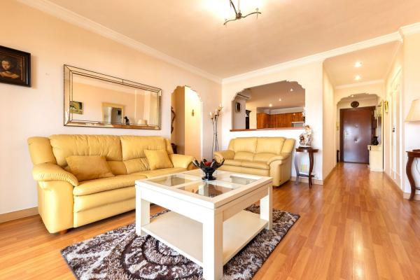 Sale of flat in Piso en Calle Alfonso XIII, Zona Puerto Deportivo, Fuengirola, Fuengirola
photo 1