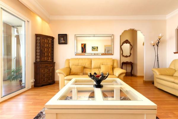 Sale of flat in Piso en Calle Alfonso XIII, Zona Puerto Deportivo, Fuengirola, Fuengirola
thumbnail 1