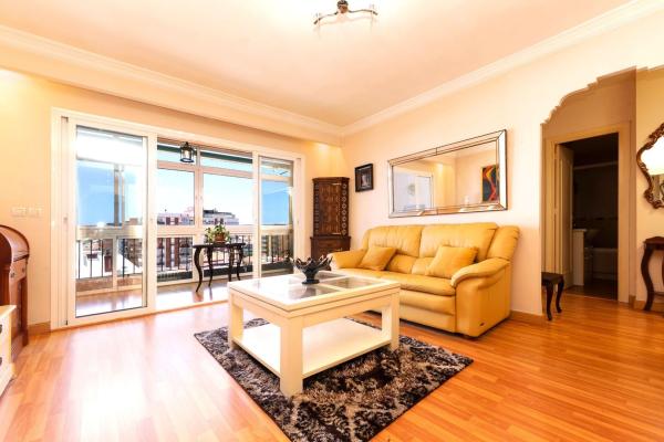 Sale of flat in Piso en Calle Alfonso XIII, Zona Puerto Deportivo, Fuengirola, Fuengirola
thumbnail 2