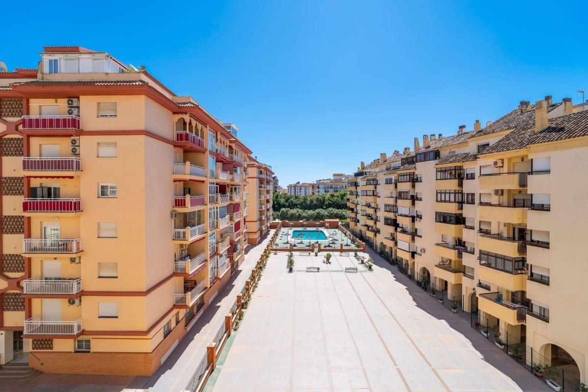 Venta de piso en Piso en Calle Antonio Chenel Antoñete, 7, Los Boliches, Fuengirola, Fuengirola
photo 1