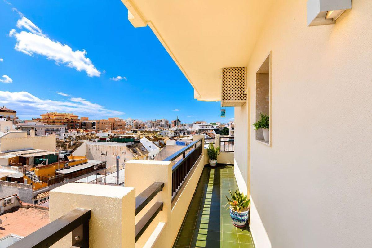 Sale of apartment in Piso en Calle María Barranco, 3, Zona Puerto Deportivo, Fuengirola, Fuengirola
 photo 2