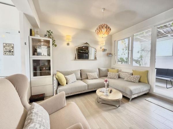 Sale of flat in Piso en Calle Nueva, Zona Puerto Deportivo, Fuengirola, Fuengirola
photo 1