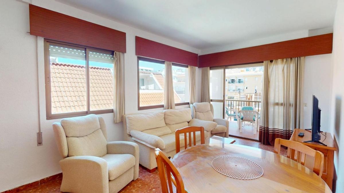 Sale of apartment in Piso en Calle Moncayo, Zona Puerto Deportivo, Fuengirola, Fuengirola
 photo 2