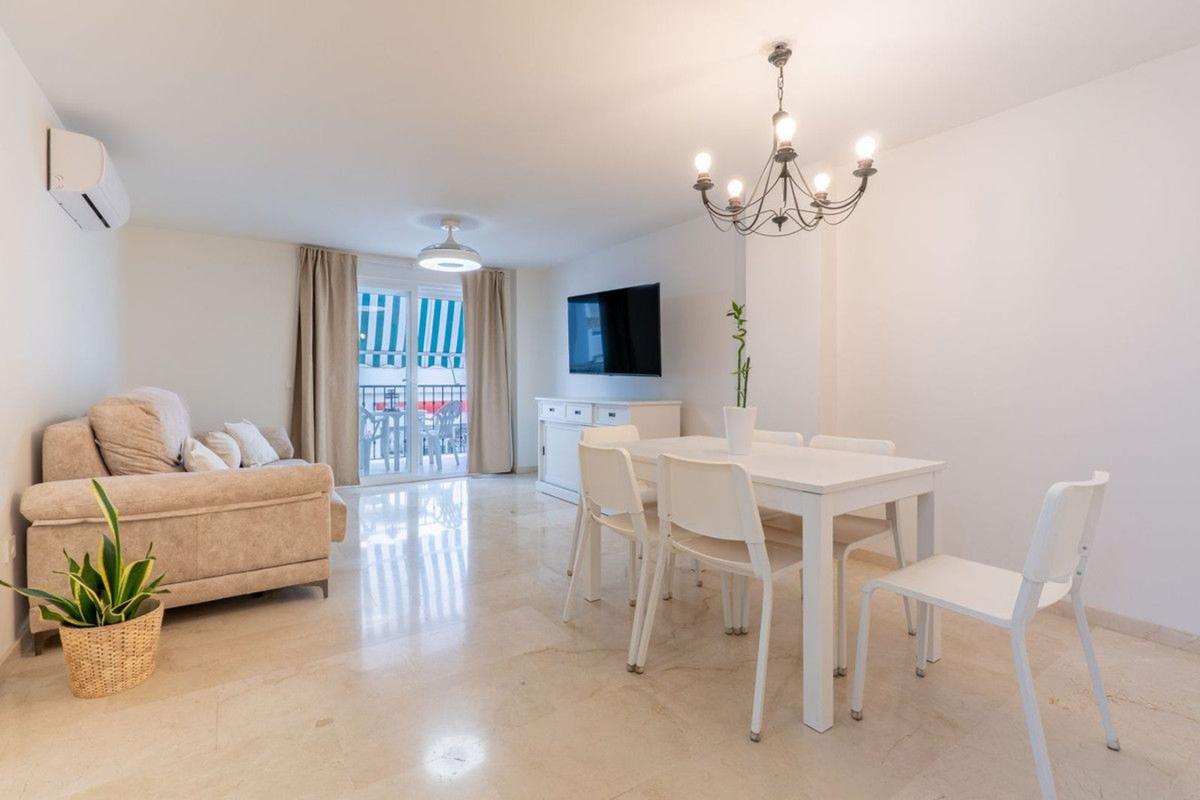 Venta de piso en Piso en Avenida Nuestro Padre Jesús Cautivo, Los Boliches, Fuengirola, Fuengirola
photo 1