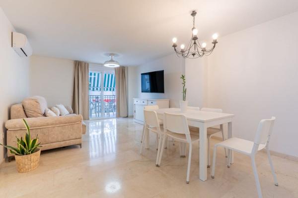 Venta de piso en Piso en Avenida Nuestro Padre Jesús Cautivo, Los Boliches, Fuengirola, Fuengirola
photo 1